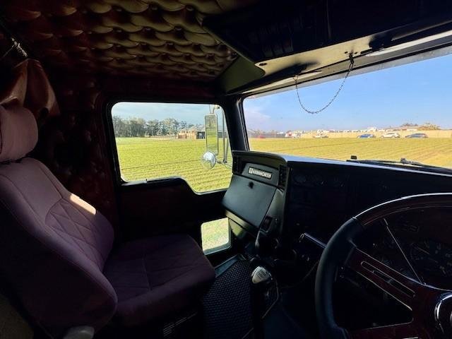 2006 Kenworth T401 36-Inch Bunk, Cat C12 430Hp,18Sp 