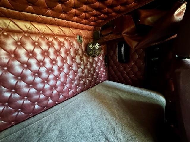 2006 Kenworth T401 36-Inch Bunk, Cat C12 430Hp,18Sp 