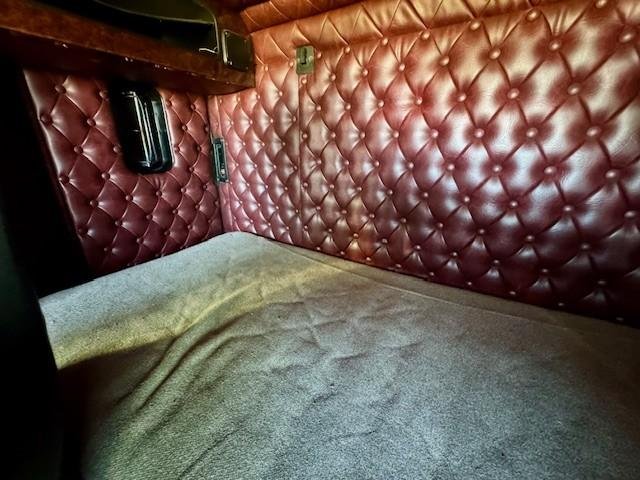 2006 Kenworth T401 36-Inch Bunk, Cat C12 430Hp,18Sp 