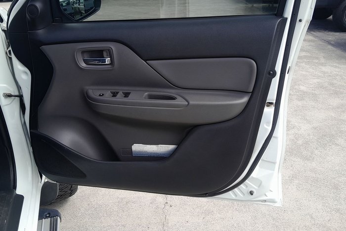 2017 Mitsubishi Triton GLX