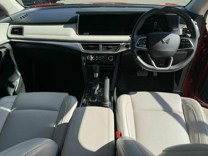 2023 Mahindra XUV700 AX7