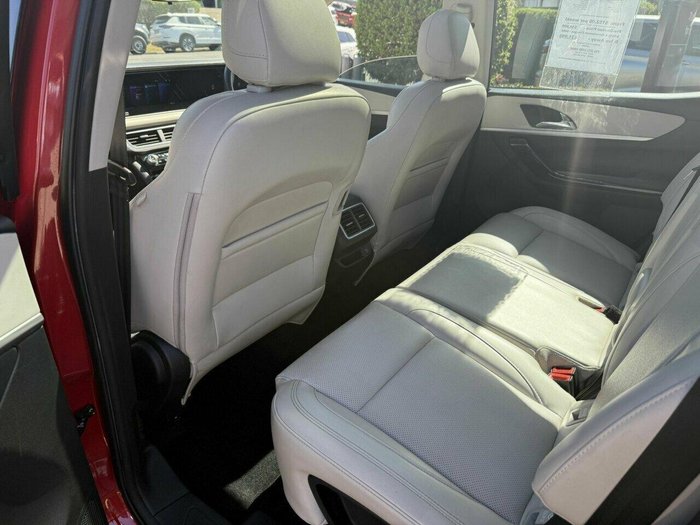 2023 Mahindra XUV700 AX7