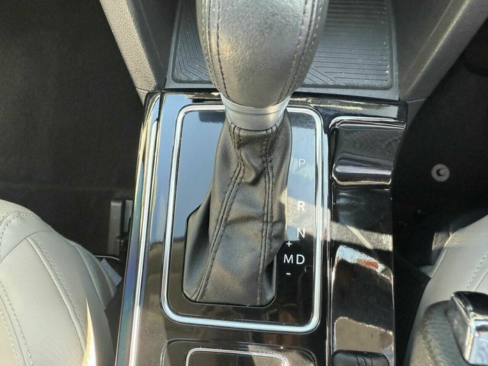 2023 Mahindra XUV700 AX7