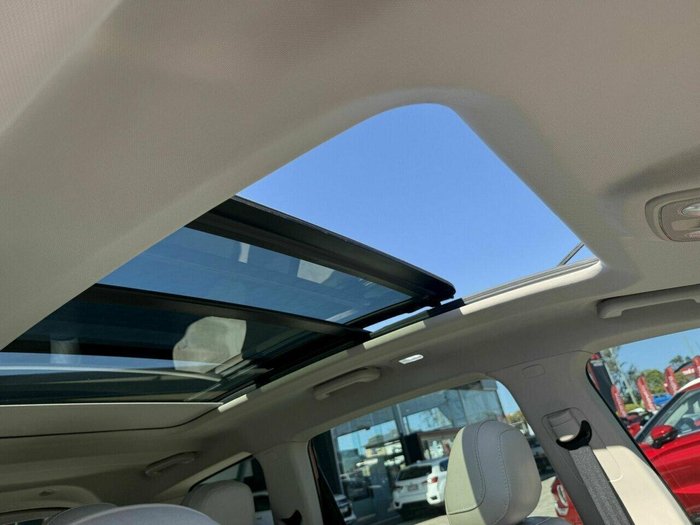 2023 Mahindra XUV700 AX7