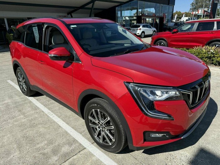 2023 Mahindra XUV700 AX7