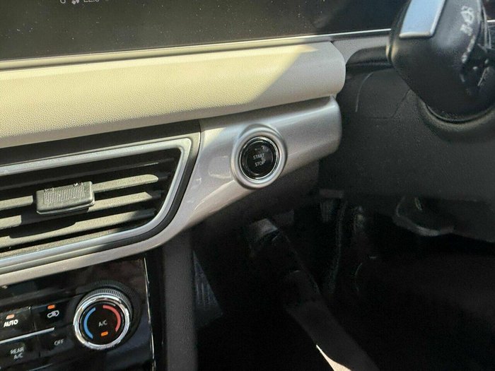 2023 Mahindra XUV700 AX7