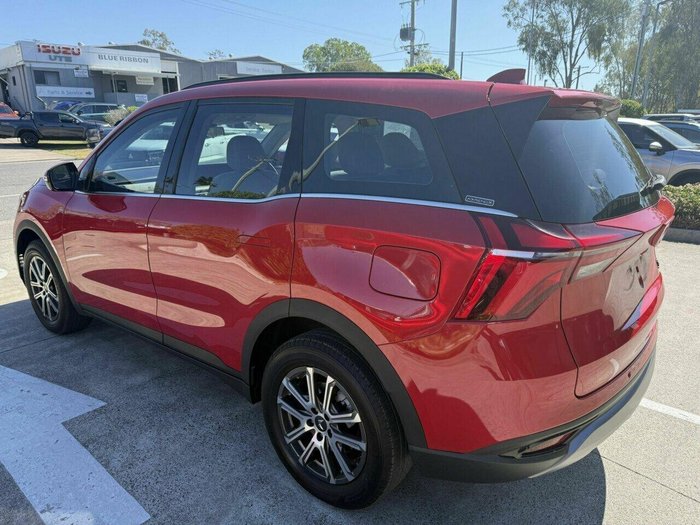 2023 Mahindra XUV700 AX7