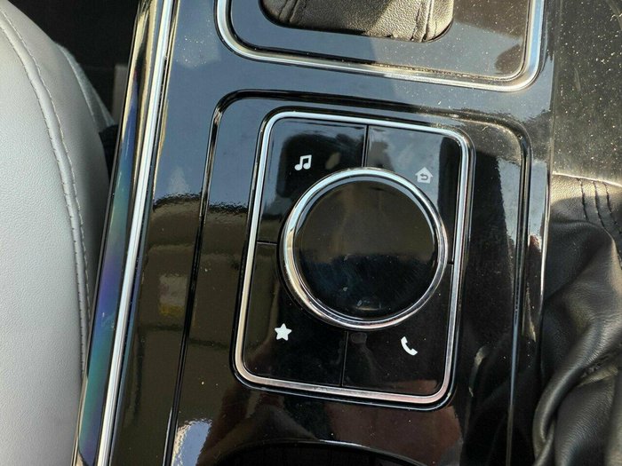 2023 Mahindra XUV700 AX7