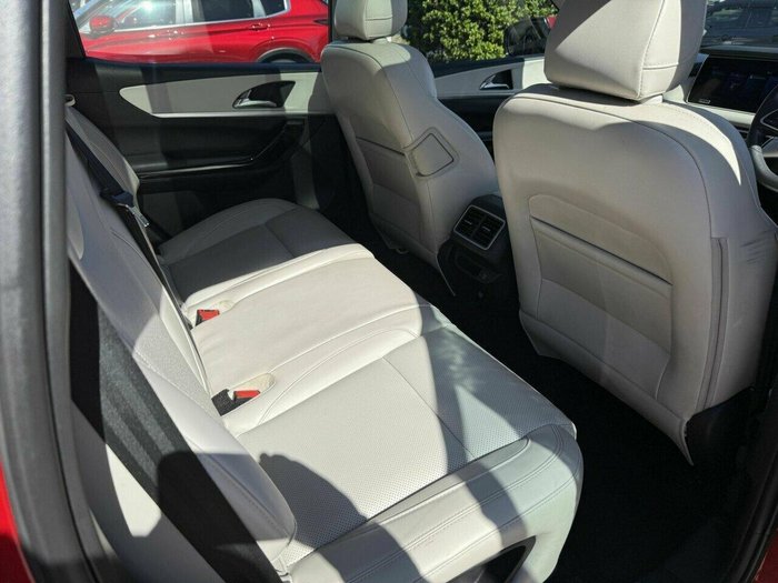 2023 Mahindra XUV700 AX7