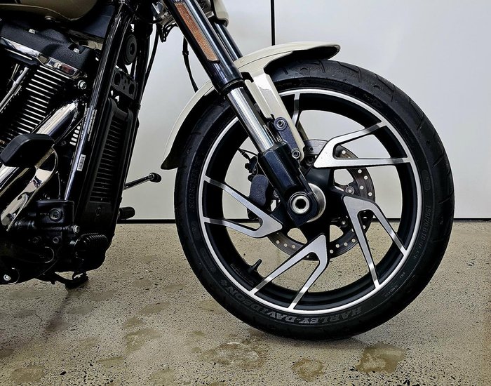 2022 Harley-Davidson Sport Glide 107 (FLSB) Softail White