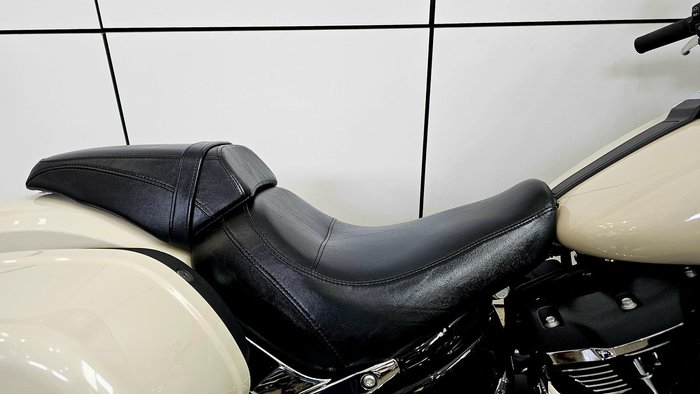 2022 Harley-Davidson Sport Glide 107 (FLSB) Softail White