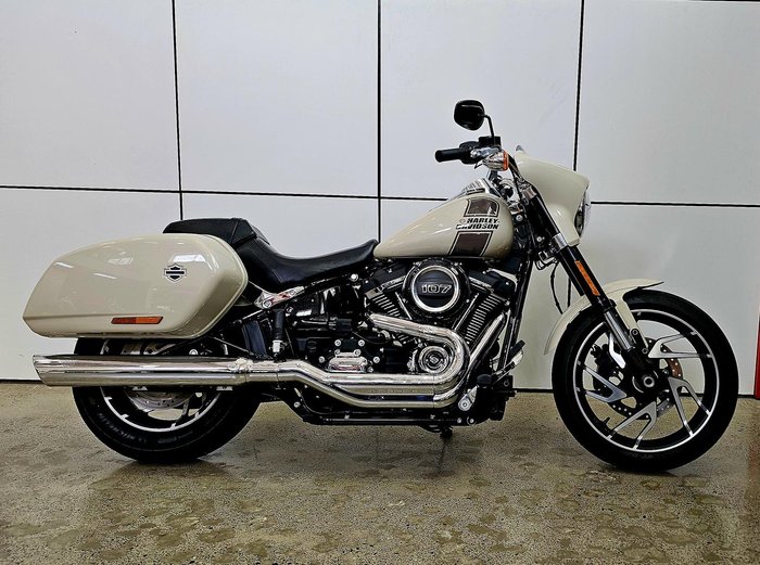 2022 Harley-Davidson Sport Glide 107 (FLSB) Softail White