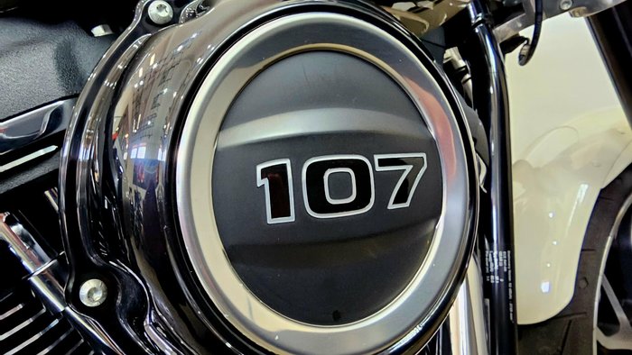 2022 Harley-Davidson Sport Glide 107 (FLSB) Softail White