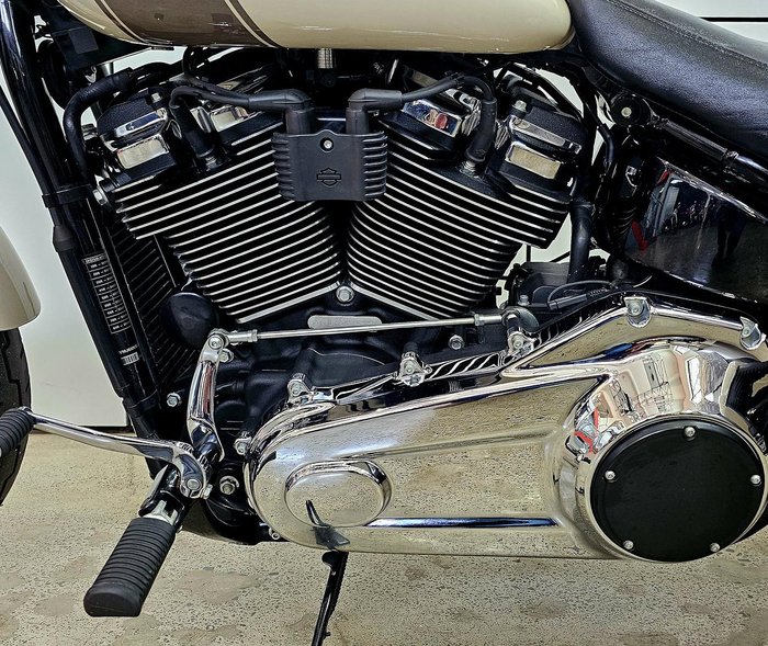 2022 Harley-Davidson Sport Glide 107 (FLSB) Softail White