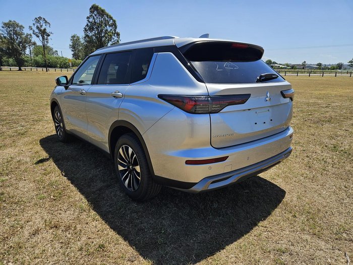 2025 Mitsubishi Outlander LS