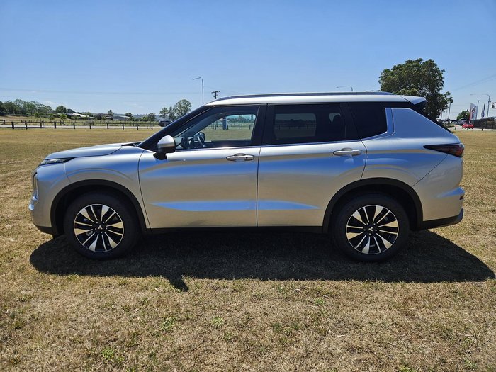 2025 Mitsubishi Outlander LS