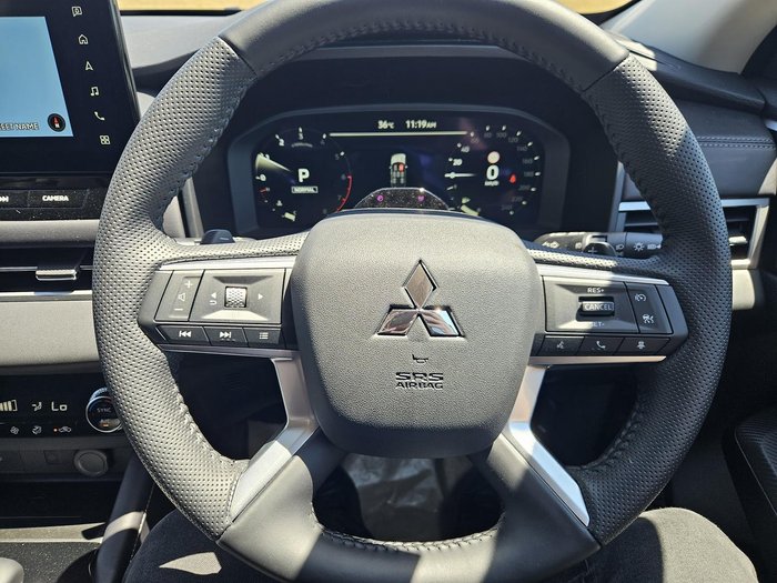 2025 Mitsubishi Outlander LS