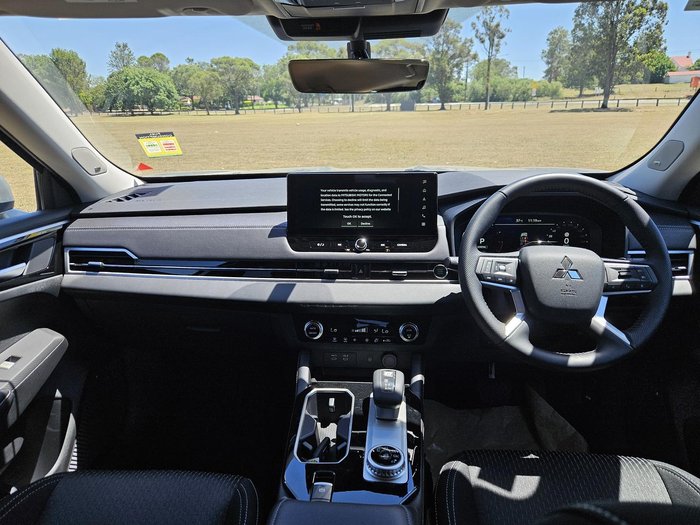 2025 Mitsubishi Outlander LS