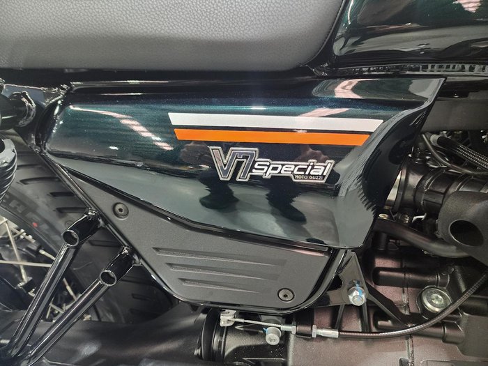 2025 Moto Guzzi V7 Special Special Green