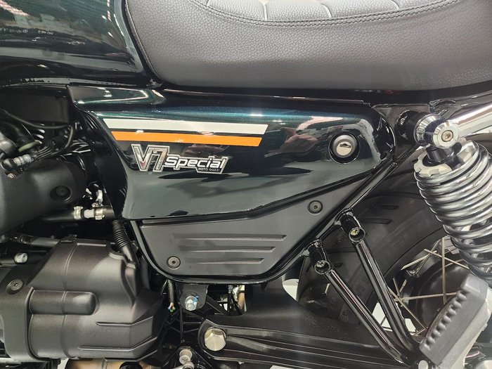 2025 Moto Guzzi V7 Special Special Green