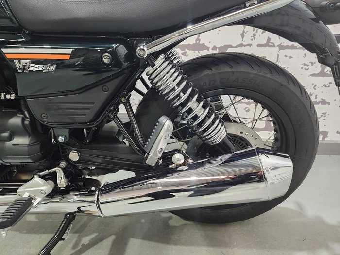 2025 Moto Guzzi V7 Special Special Green