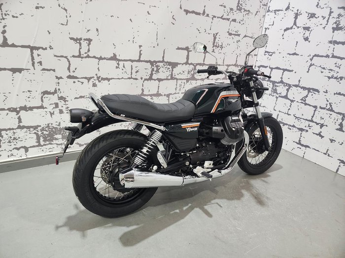 2025 Moto Guzzi V7 Special Special Green