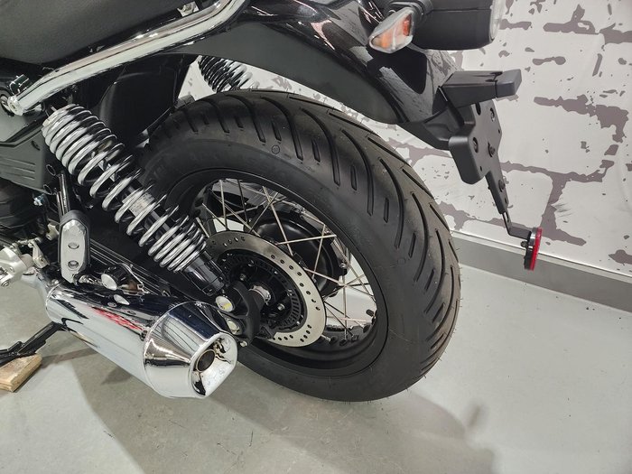 2025 Moto Guzzi V7 Special Special Green
