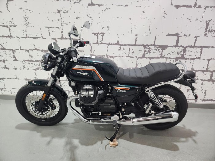 2025 Moto Guzzi V7 Special Special Green