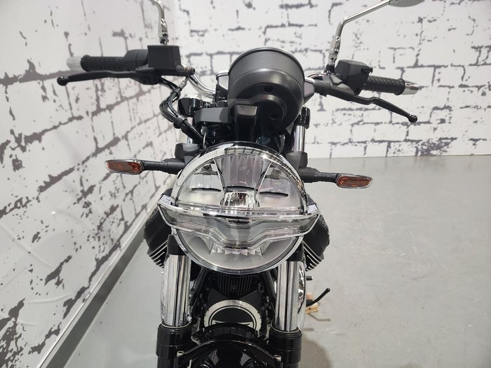 2025 Moto Guzzi V7 Special Special Green
