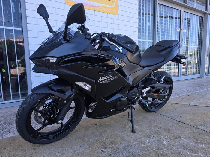 2025 Kawasaki Ninja 500 Black