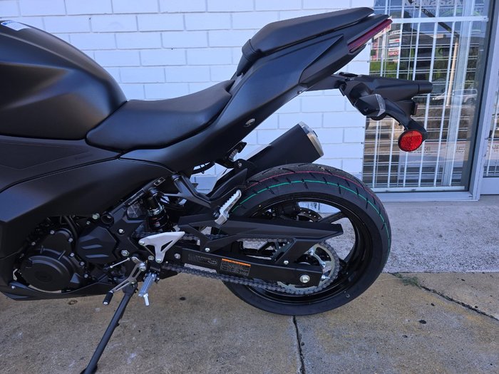 2025 Kawasaki Ninja 500 Black
