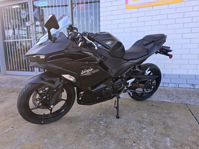 2025 Kawasaki Ninja 500 Black