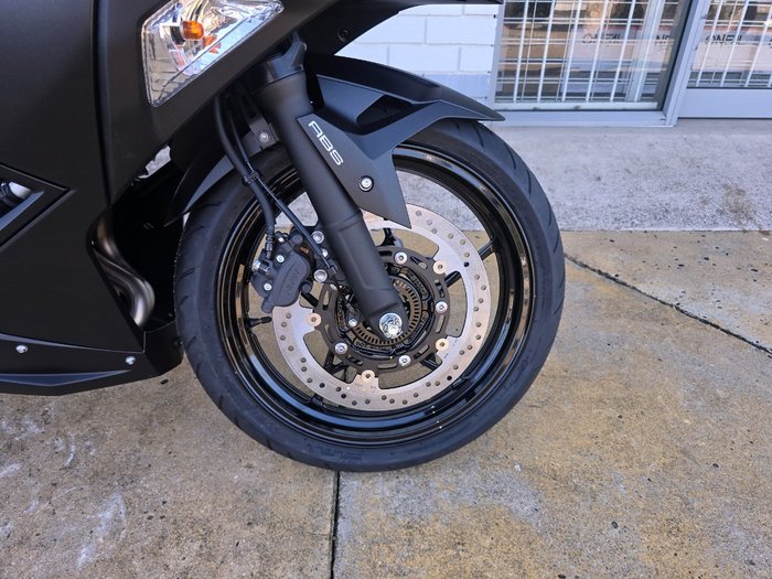 2025 Kawasaki Ninja 500 Black