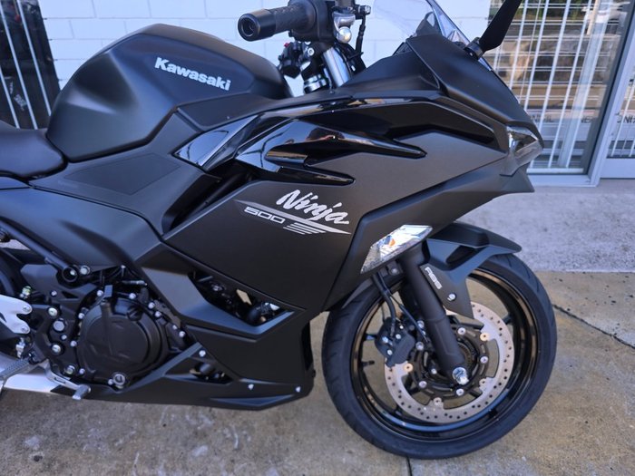2025 Kawasaki Ninja 500 Black