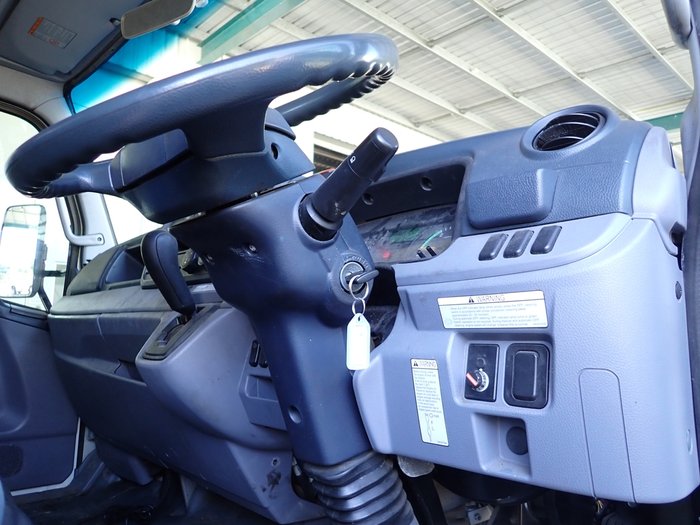 2015 MITSUBISHI CANTER 815 WHITE
