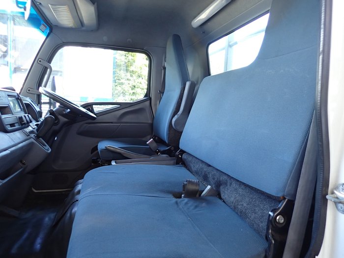 2015 MITSUBISHI CANTER 815 WHITE