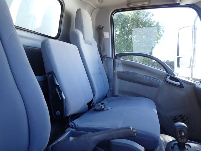 2015 ISUZU NPR 55-155 WHITE