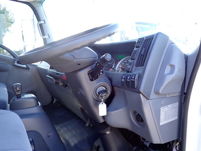 2015 ISUZU NPR 55-155 WHITE
