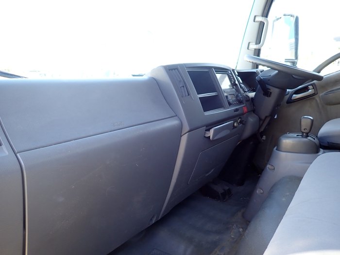 2015 ISUZU NPR 55-155 WHITE