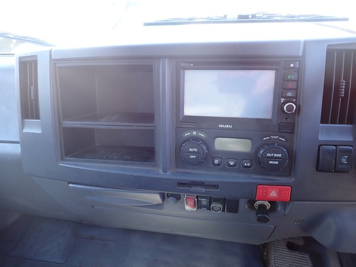 2015 ISUZU NPR 55-155 WHITE