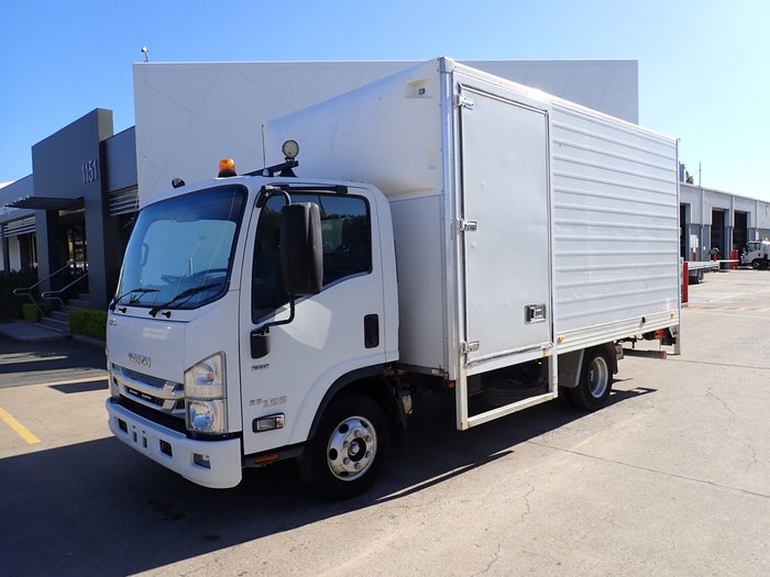2015 ISUZU NPR 55-155 WHITE