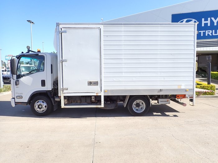 2015 ISUZU NPR 55-155 WHITE