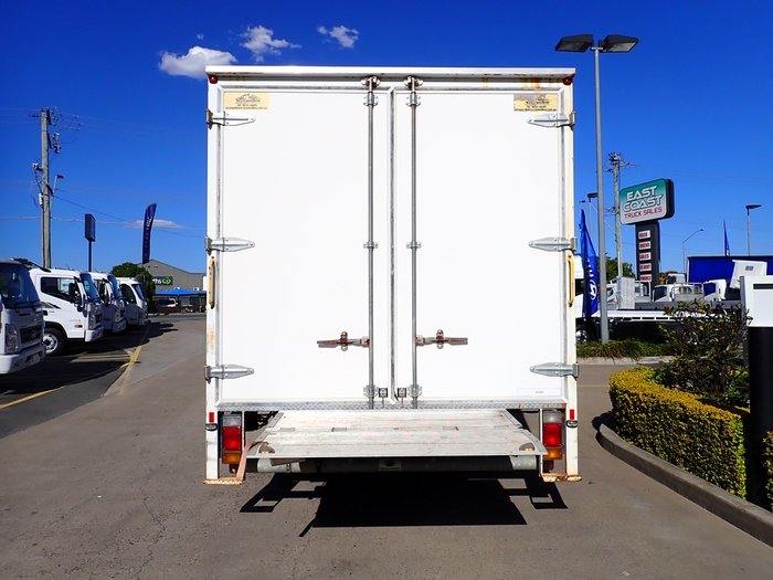2015 ISUZU NPR 55-155 WHITE