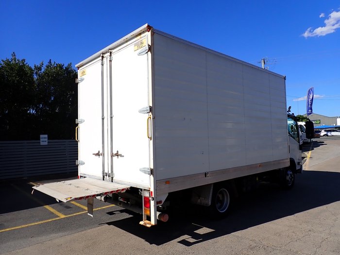 2015 ISUZU NPR 55-155 WHITE