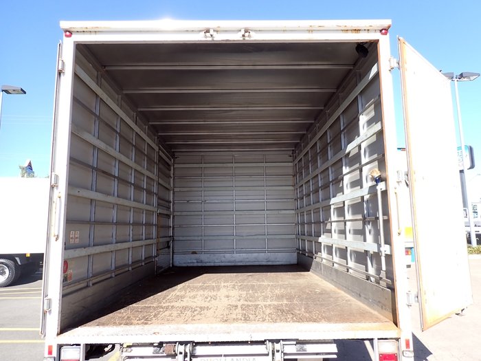 2015 ISUZU NPR 55-155 WHITE
