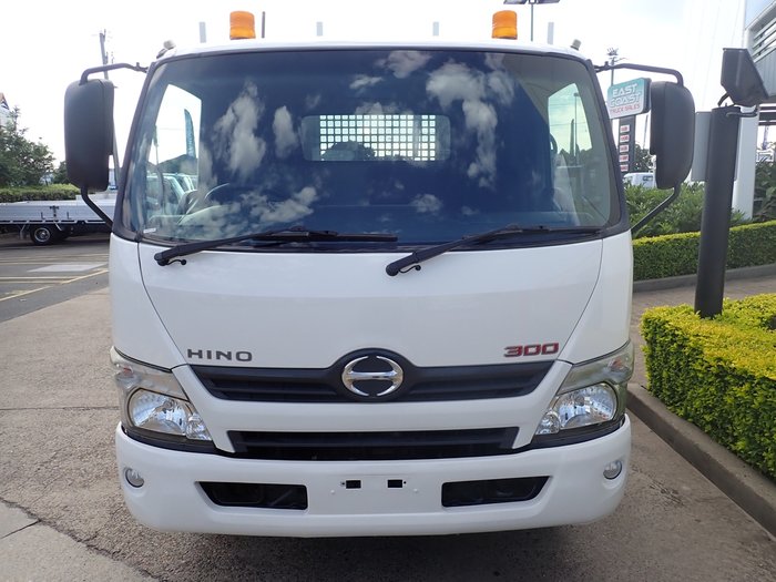 2015 HINO DUTRO 917