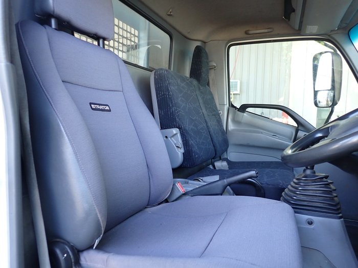 2015 HINO DUTRO 917 WHITE
