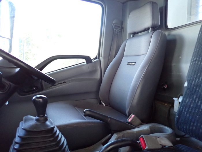 2015 HINO DUTRO 917 WHITE
