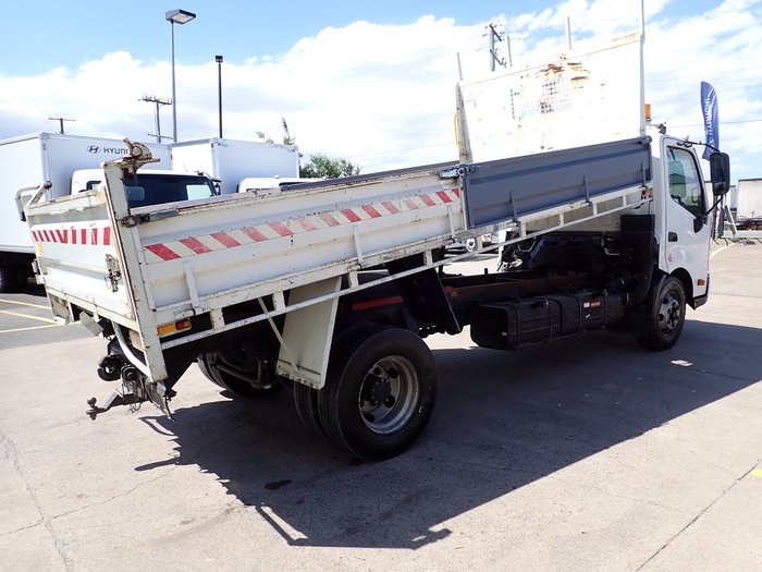 2015 HINO DUTRO 917 WHITE