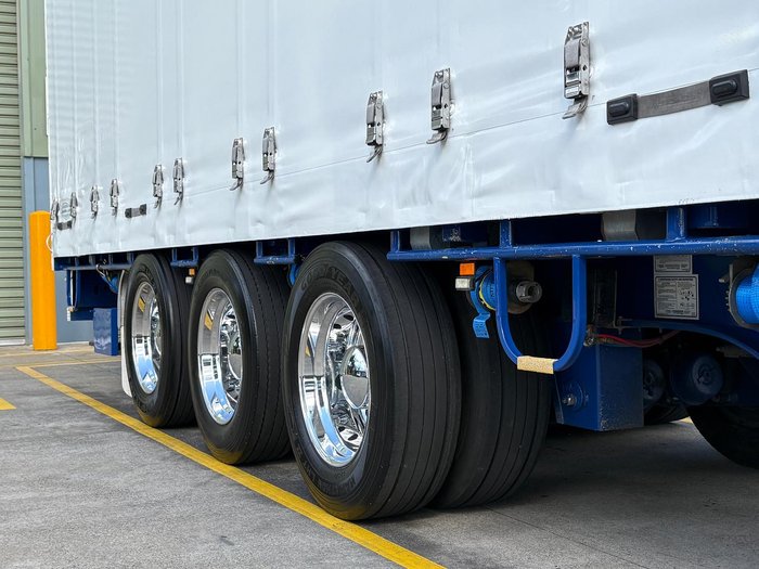 2015 Maxitrans St3 Od 24 Pallet Drop Deck Curtain Sider